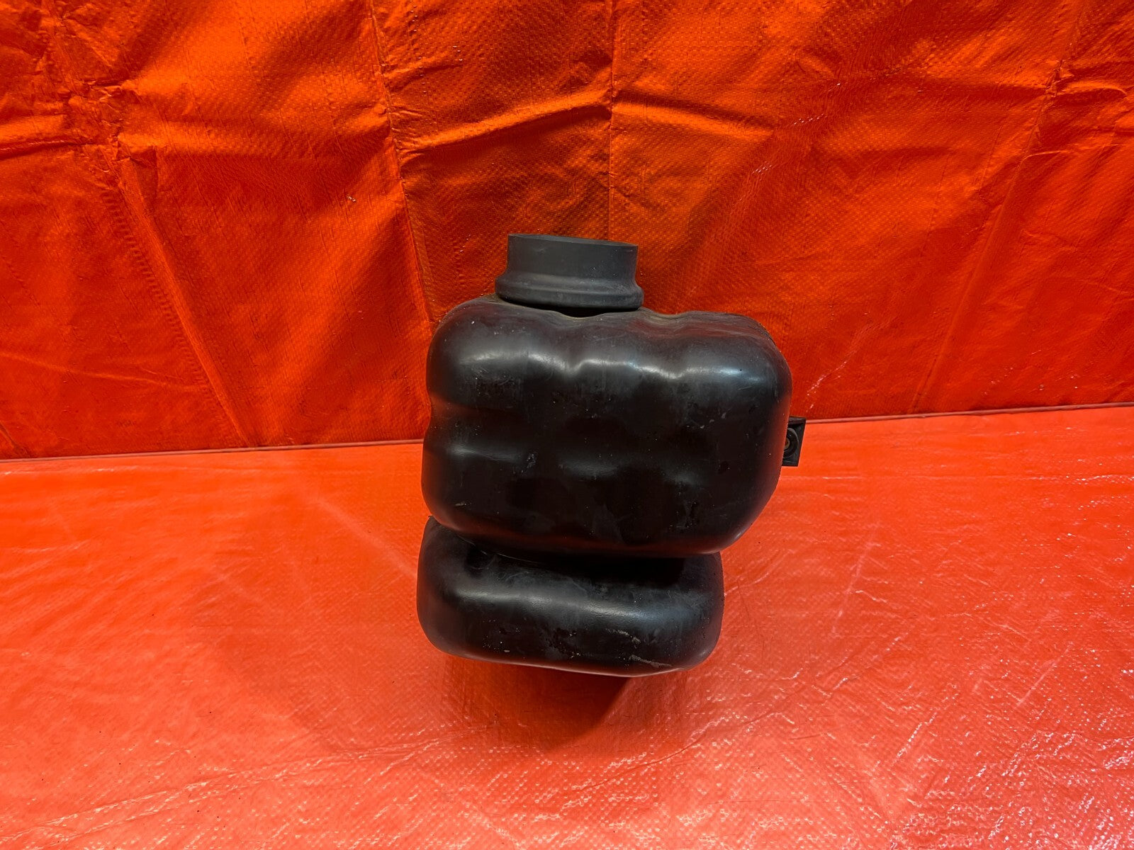 90 93 ACURA INTEGRA   INTAKE RESONATOR CHAMBER AIR BOX   OEM FACTORY #1540