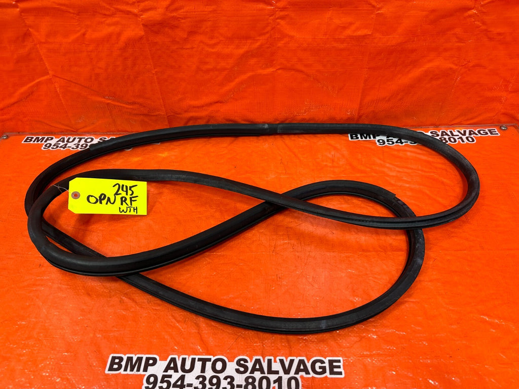 08 15 INFINITI G37 Q60 COUPE   CHASSIS TO DOOR OPEN TRIM WEATHER STRIP RIGHT 2456