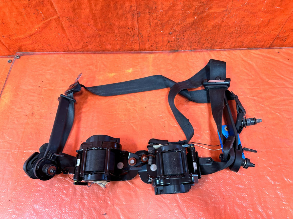 10-16 HYUNDAI GENESIS COUPE - LEFT & RIGHT FRONT SEAT BELTS - BLACK - OEM #31810