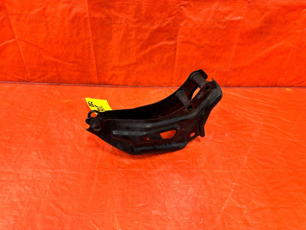 02 06 ACURA RSX   MANUAL   REAR TRANSMISSION BRACKET T BRACKET   OEM #2802