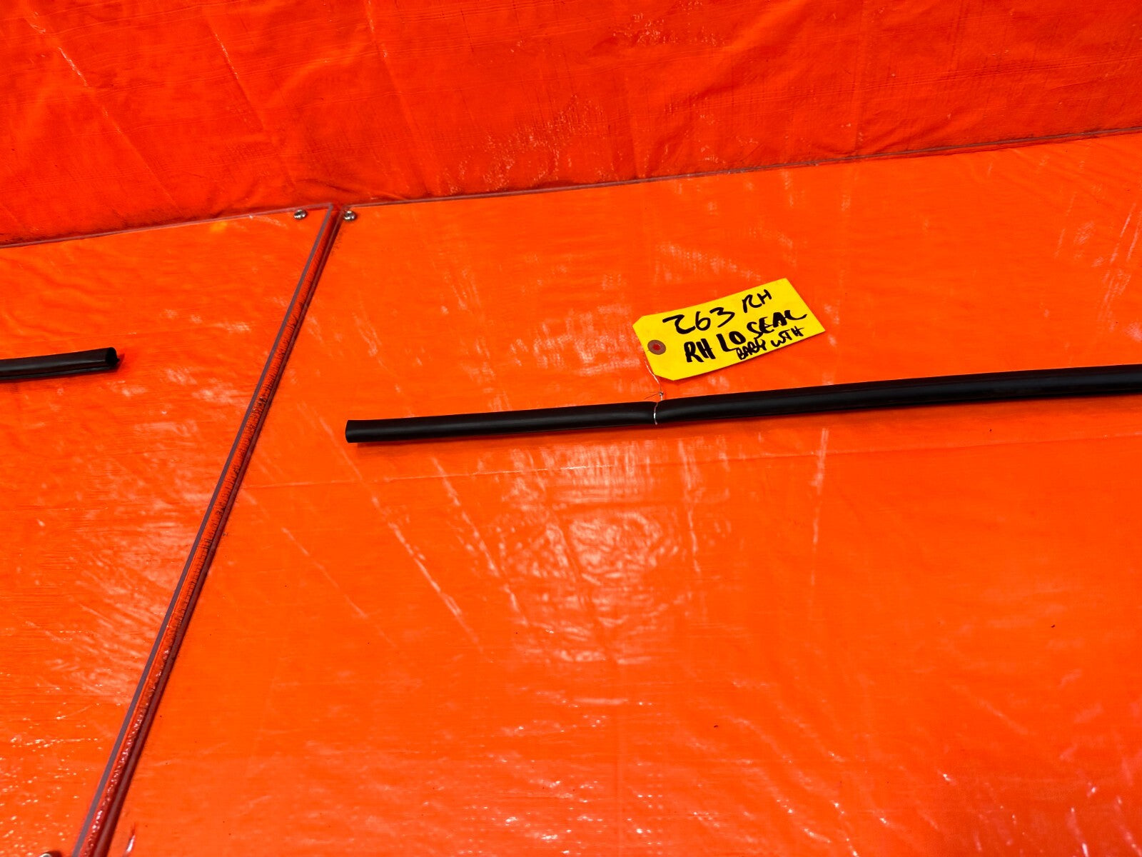 97 01 HONDA PRELUDE   PASSENGER RIGHT LOWER DOOR WEATHER STRIP SEAL   OEM #2636
