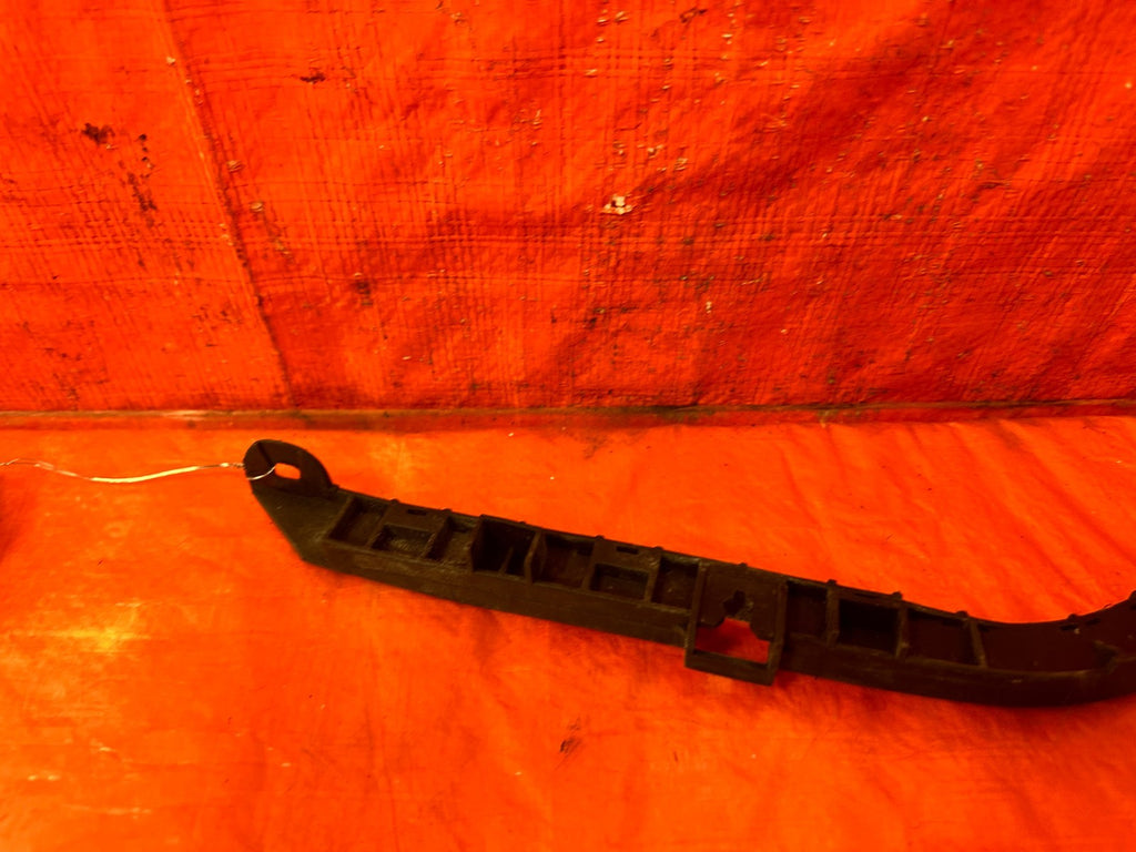 04 08 ACURA TSX   RIGHT REAR   BUMPER BRACKET CLIP SPACER RETAINER   OEM #3046