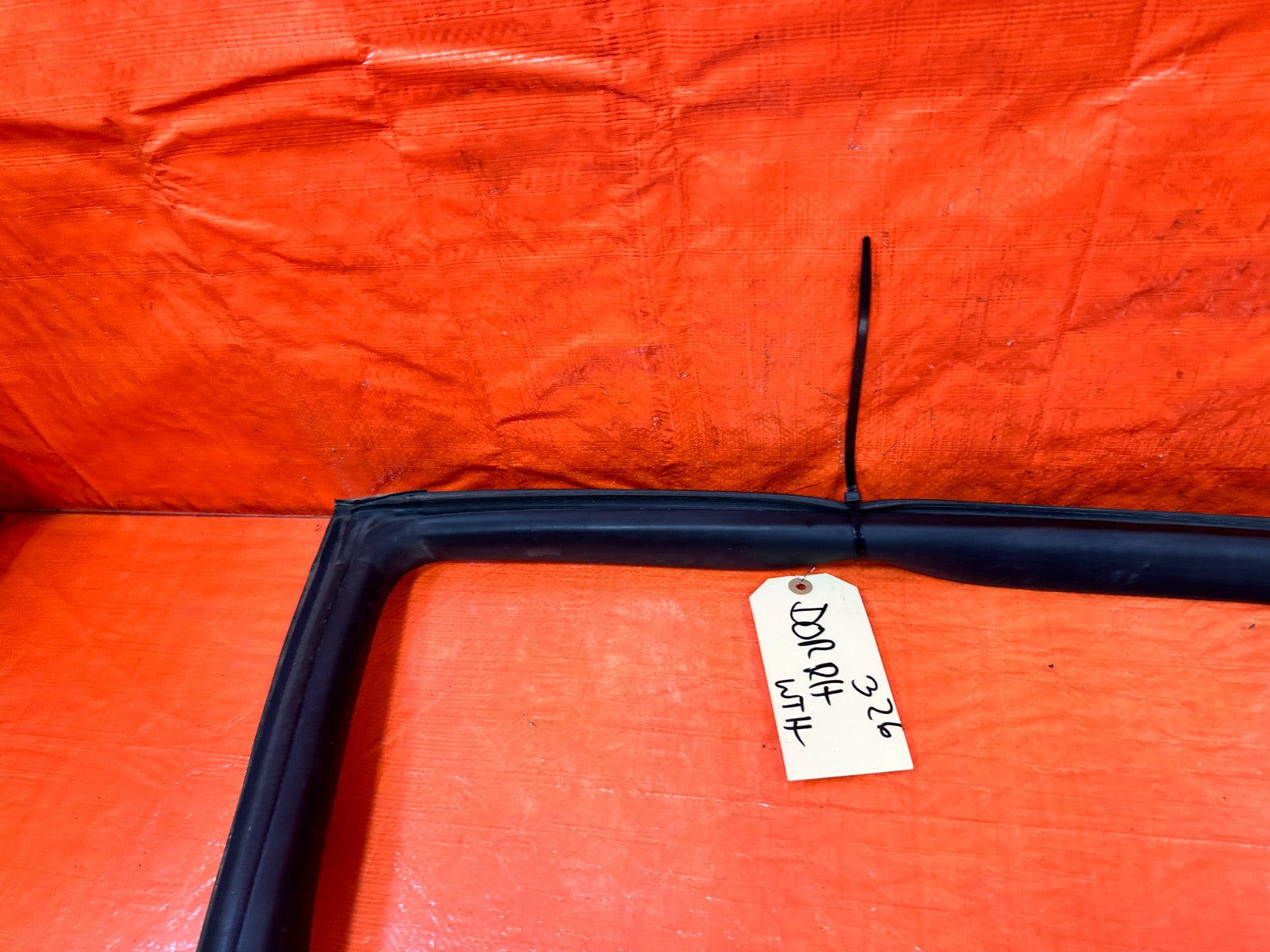 10 16 HYUNDAI GENESIS COUPE   RIGHT DOOR UPPER WEATHER STRIP SEAL OEM #3265