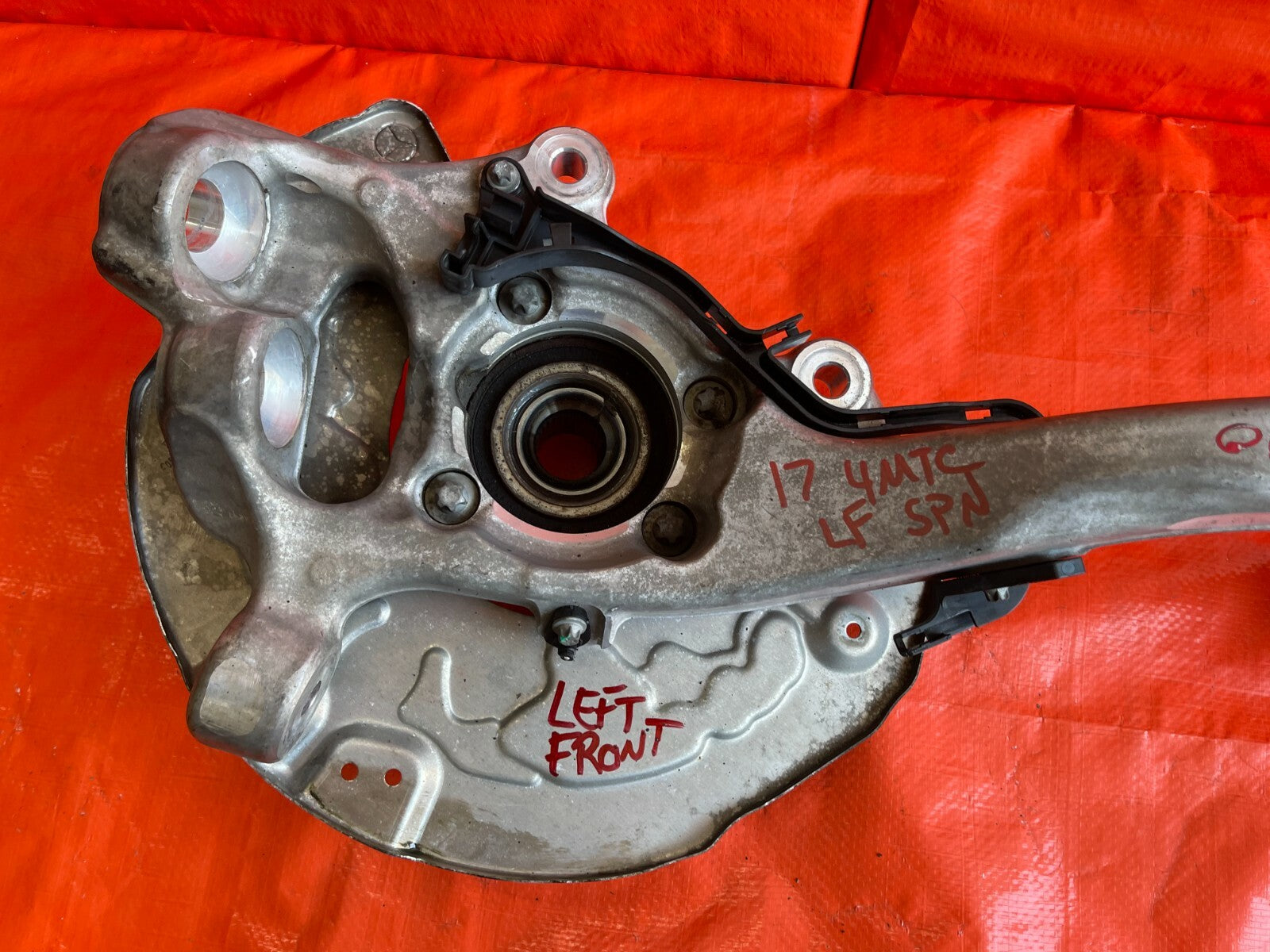 15 20 MERCEDES BENZ C300 W205 4MATIC DRIVER LEFT FRONT SPINDLE KNUCKLE HUB OEM 8