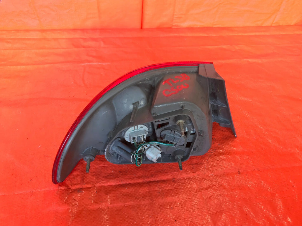 OEM 2000 2001 2002 TOYOTA COROLLA PASSENGER RIGHT TAIL LIGHT OUTER LAMP R RH   4