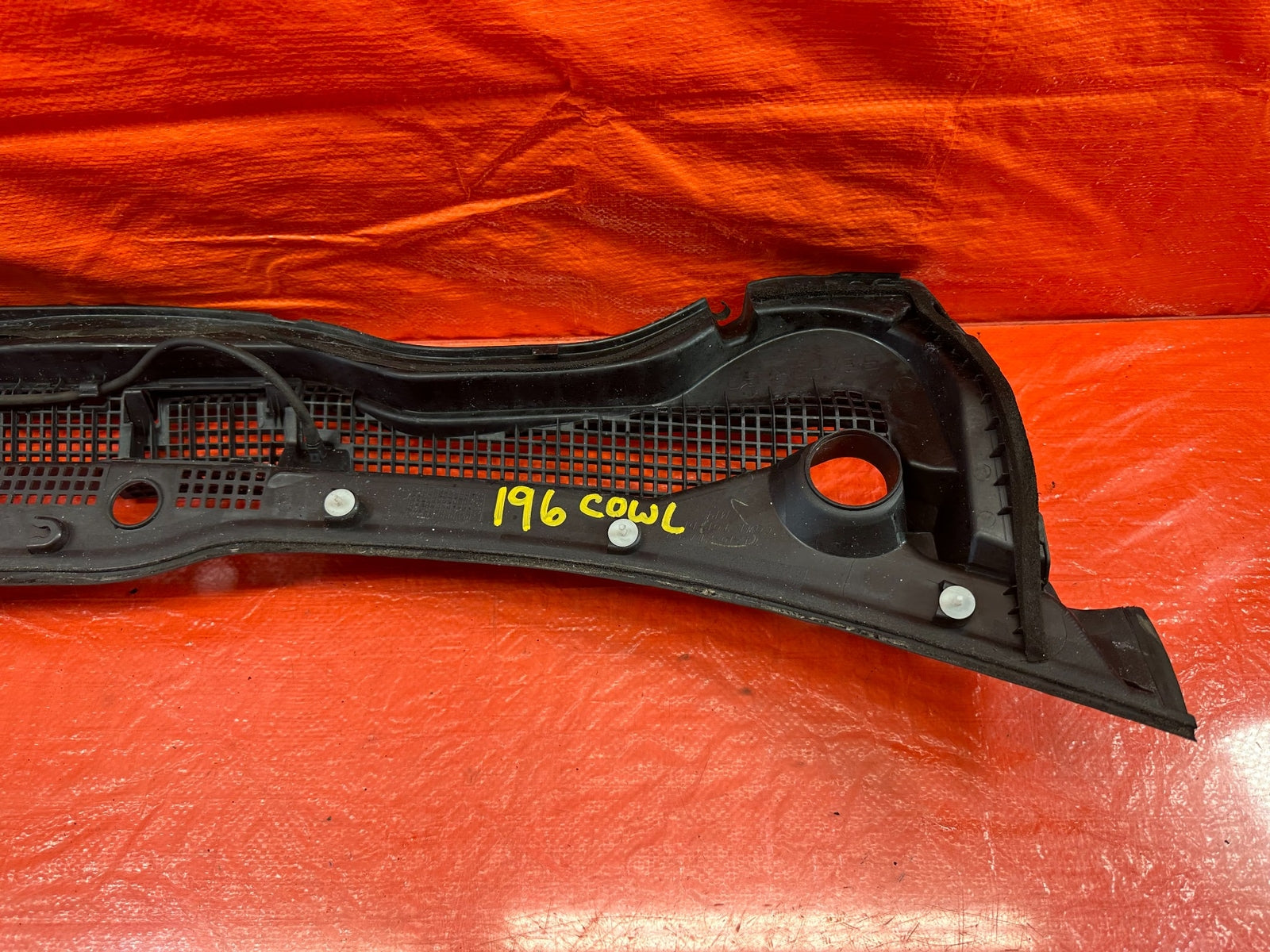 04 05 ACURA TSX   WINDSHIELD WIPER COWL TRIM PLASTIC   OEM FACTORY #19611