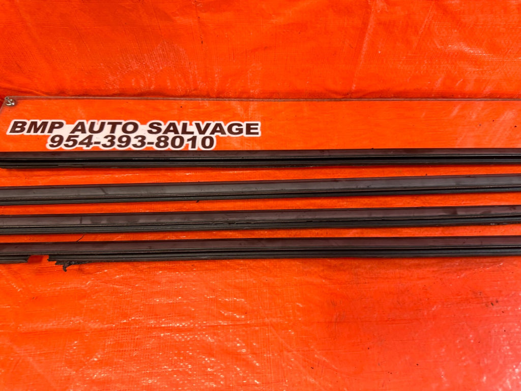 06 11 CIVIC 4D SEDAN   EXTERIOR DOOR WINDOW GLASS TRIM SET LEFT RIGHT   OEM #2608