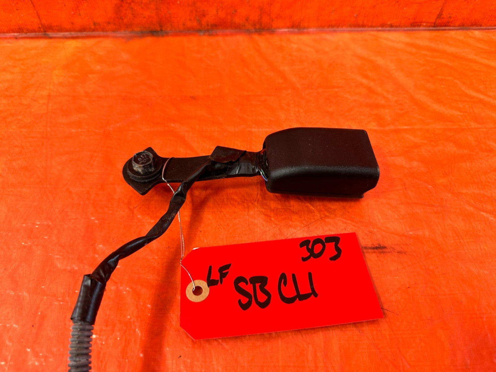 09 11 MAZDA RX8 RX 8    SEAT BELT BUCKLE CLIP   DRIVER LEFT FRONT    OEM 3031