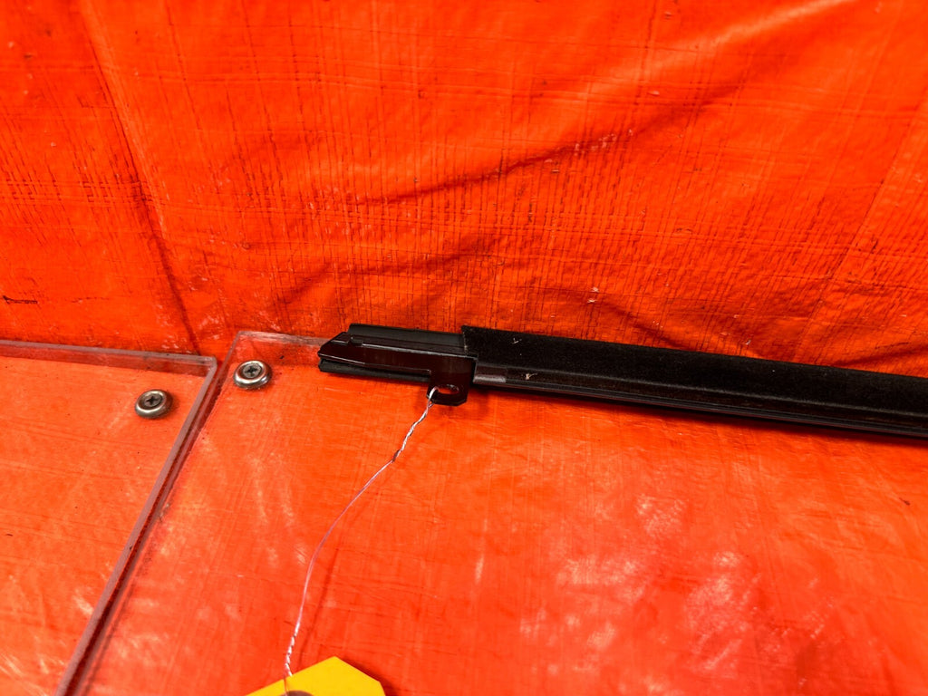 13 20 SUBARU BRZ   DRIVER LEFT EXTERIOR WINDOW GLASS TRIM   OEM #2927