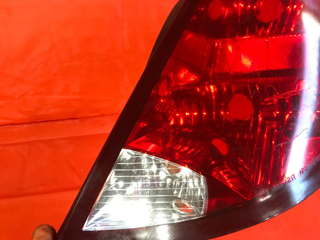 OEM 2003 2004 03 04 SATURN ION 4 DOOR SEDAN PASSENGER RIGHT TAIL LIGHT LAMP2