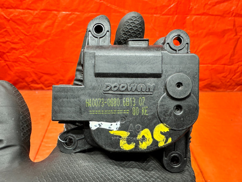 13 16 HYUNDAI GENESIS   RECIRCULATING BLEND DOOR ACTUATOR MOTOR H40073 0880 6B134