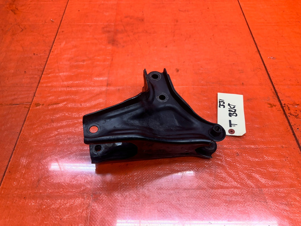 94 01 ACURA INTEGRA MANUAL REAR TRANSMISSION MOUNT T BRACKET OEM #3315