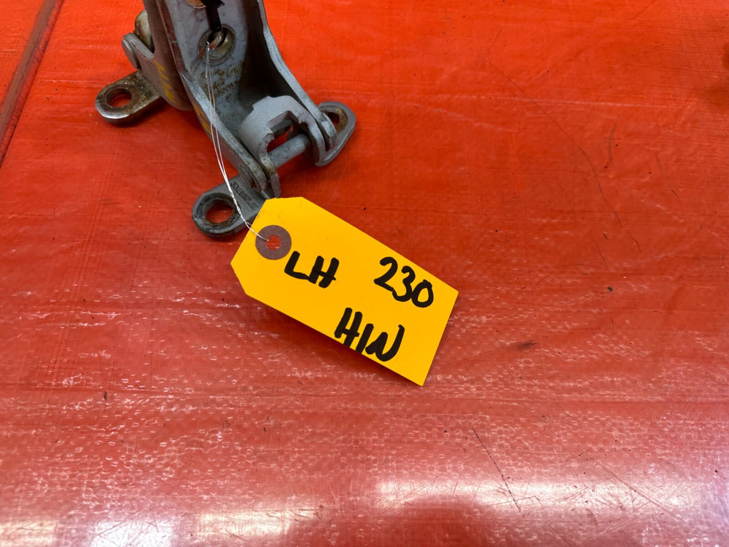 02 05 HONDA CIVIC SI EP3 HATCHBACK DOOR HINGE SET UPPER & LOWER   LEFT   OEM 2301