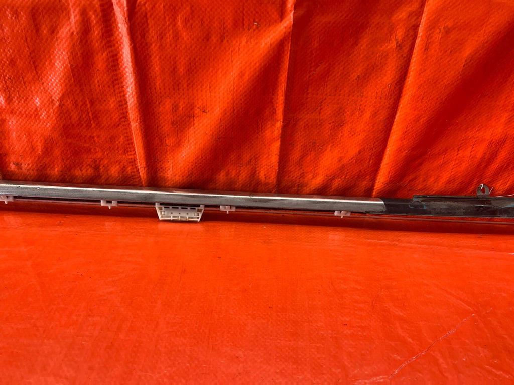 90 93 ACURA INTEGRA   RIGHT FRONT EXTERIOR WINDOW GLASS TRIM   OEM FACTORY #1606