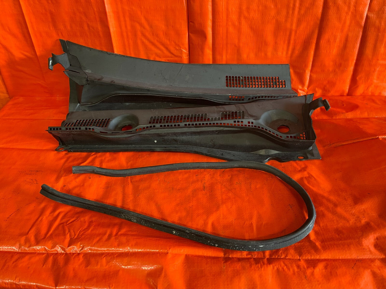02 05 HONDA CIVIC SI EP3 HATCHBACK   WINDSHIELD WIPER COWL TRIM LEFT RIGHT OEM  5