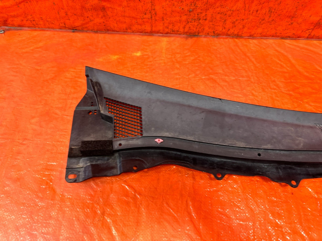 08 15 INFINITI G37 & Q60    2D COUPE   PASSENGER RIGHT WIPER COWL TRIM OEM #3295