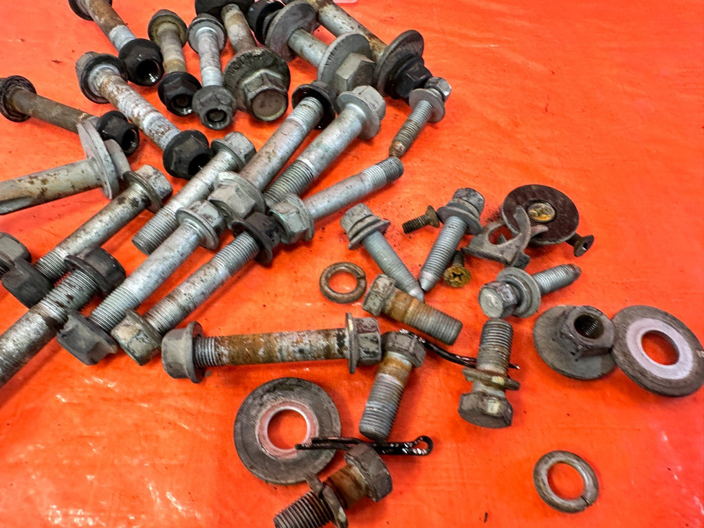 13 16 HYUNDAI GENESIS COUPE   REAR SPINDLE KNUCKLE HUB BOLTS HARDWARE   OEM 3265