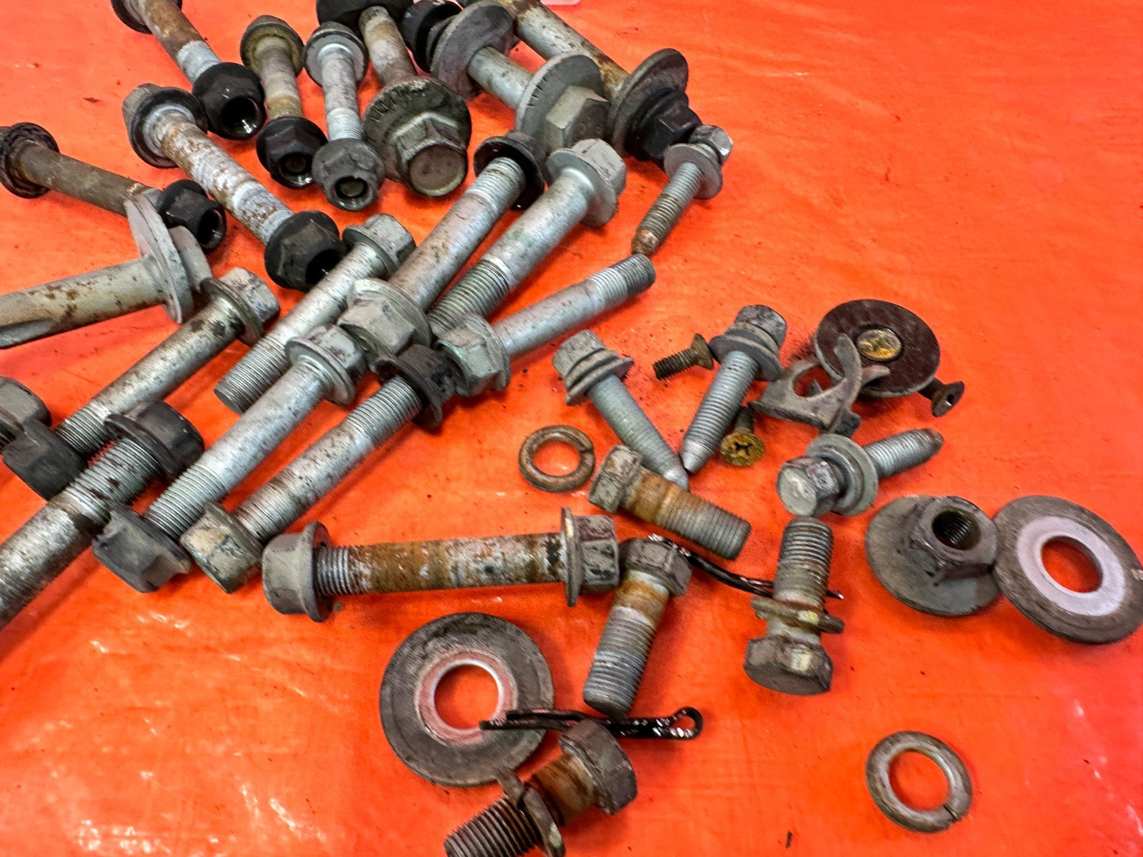 13 16 HYUNDAI GENESIS COUPE   REAR SPINDLE KNUCKLE HUB BOLTS HARDWARE   OEM 3265
