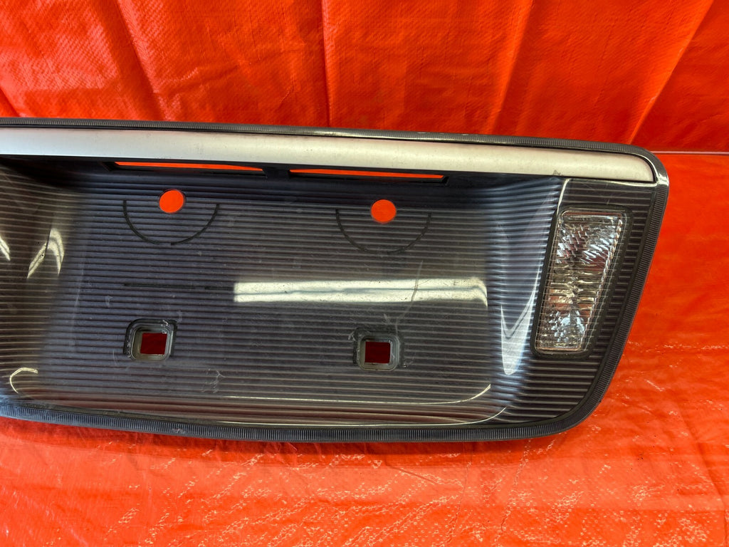 04 06 ACURA TL   REAR TRUNK LID LICENSE PLATE HOLDER TRIM W/ LIGHTS   OEM #1074