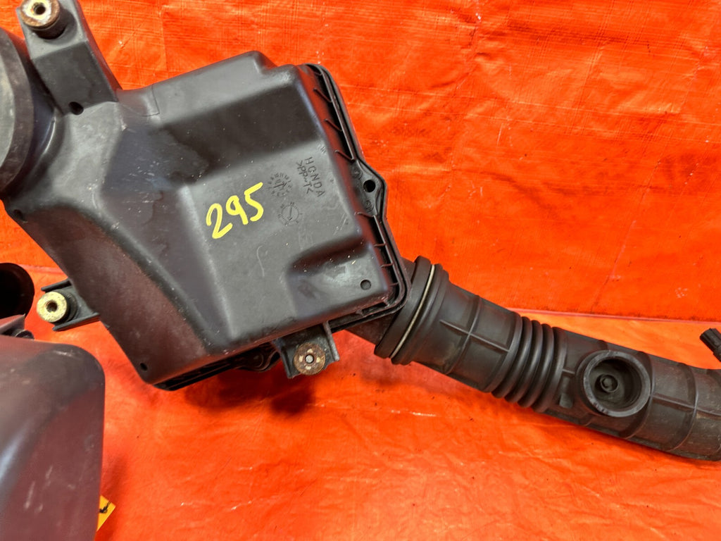 96 97 HONDA DEL SOL   D16Y8 FACTORY INTAKE AIR BOX W/ RESONATOR AND ARM OEM #2953