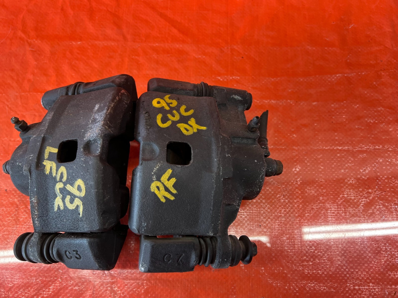 93 94 HONDA DEL SOL S   FRONT BRAKE CALIPER SET   LEFT & RIGHT CALIPERS   OEM OE4