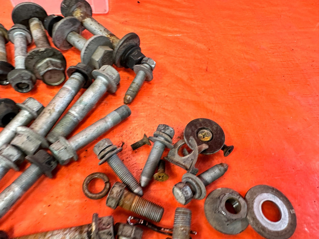 13 16 HYUNDAI GENESIS COUPE   REAR SPINDLE KNUCKLE HUB BOLTS HARDWARE   OEM 3266