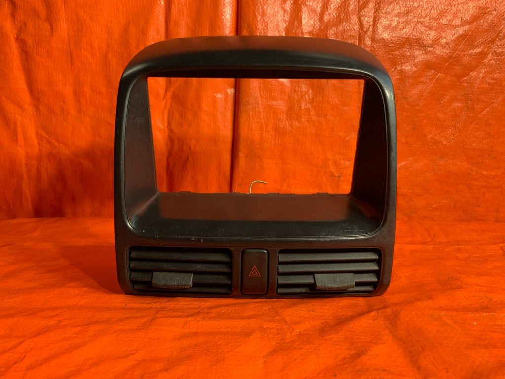 OEM 2004 04 HONDA CR V CRV 4WD   DASHBOARD AC VENT HAZARD CENTER CONSOLE0