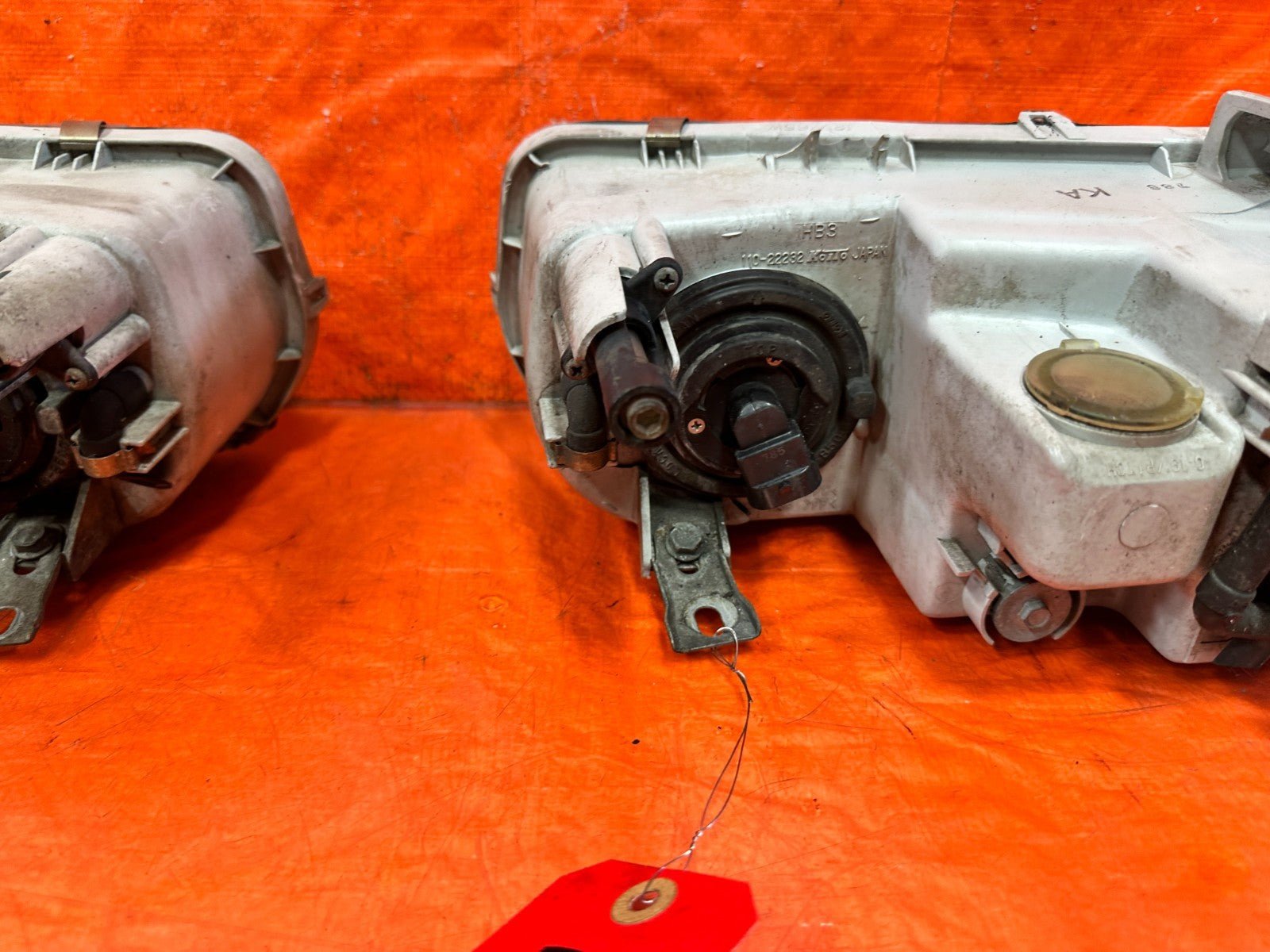 94 97 ACURA INTEGRA HEADLIGHTS HEADLAMPS   LEFT AND RIGHT HEADLIGHT SET OEM 3097