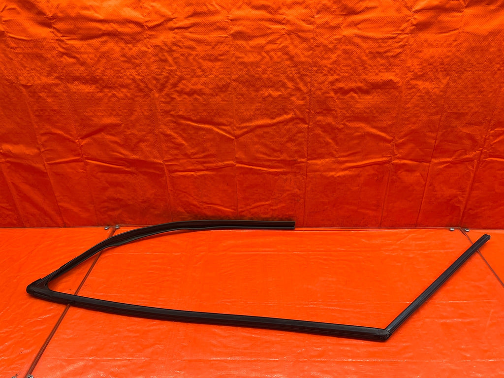 09 14 ACURA TSX   PASSENGER RIGHT FRONT WINDOW GLASS RUN CHANNEL   OEM #2349