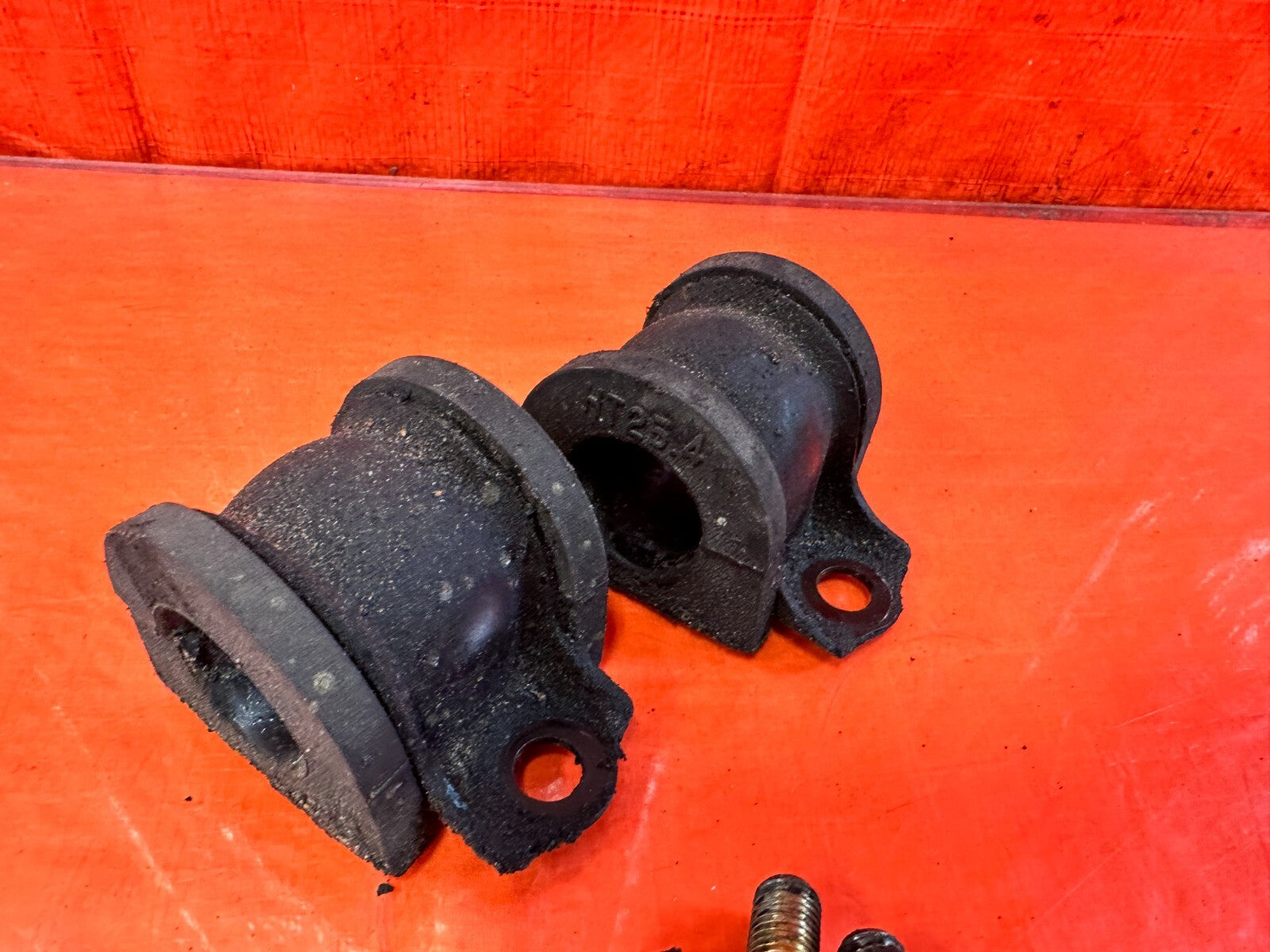 04 08 ACURA TSX   FRONT SWAY BAR BUSHINGS AND BRACKETS   OEM FACTORY #2913