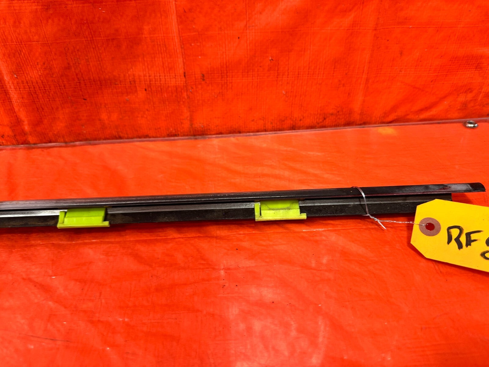 96 00 HONDA CIVIC COUPE HATCH EXTERIOR DOOR WINDOW GLASS TRIM RIGHT SIDE OEM 2873