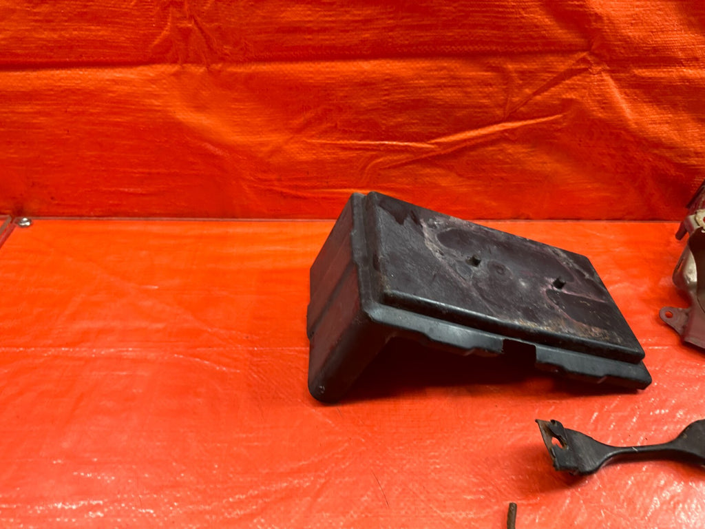 06 11 HONDA CIVIC   BATTERY TRAY AND PLASTIC COMBO   OEM OE #20416