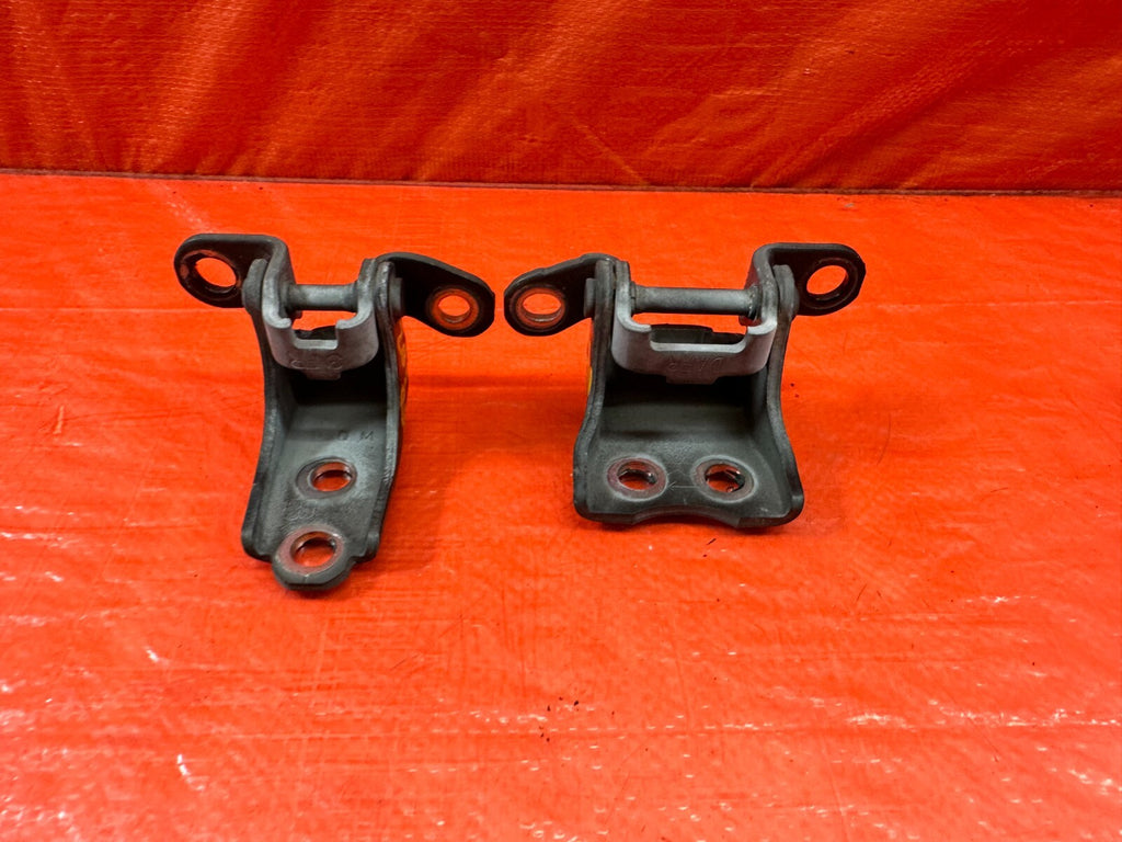 04 08 ACURA TSX   PASSENGER RIGHT FRONT DOOR HINGE SET UPPER LOWER   OEM #2058