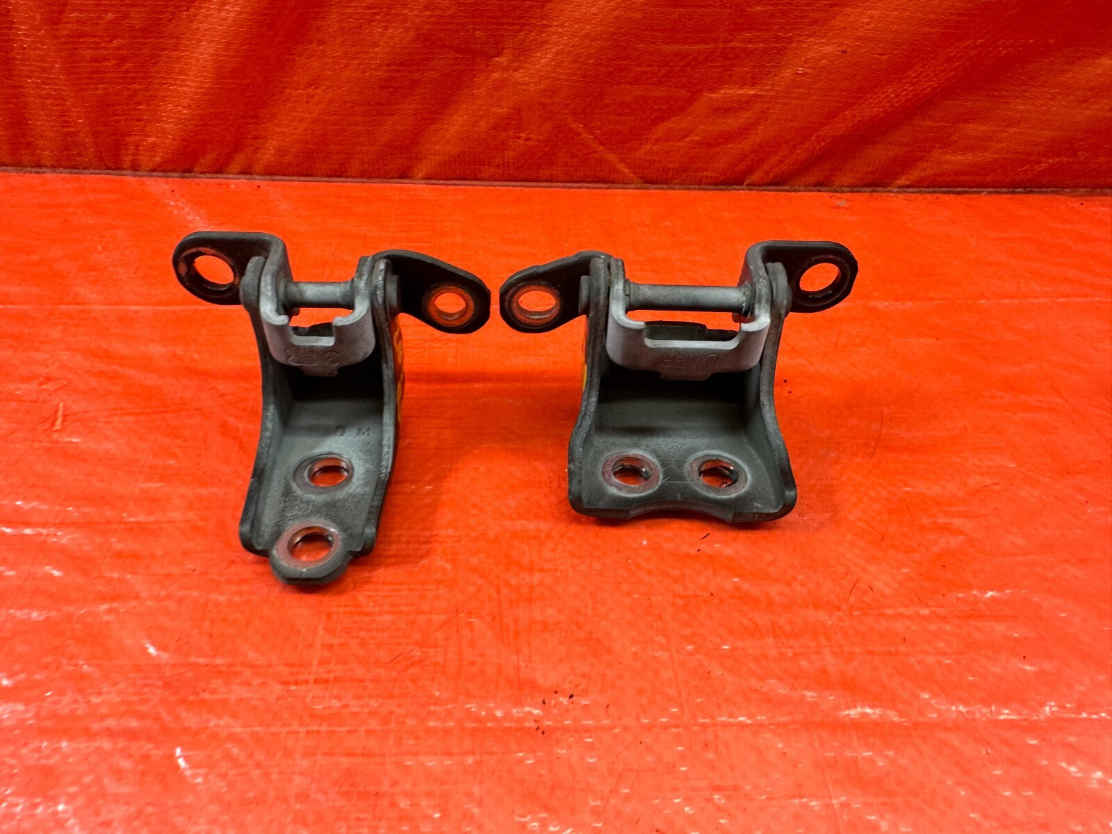 04 08 ACURA TSX   PASSENGER RIGHT FRONT DOOR HINGE SET UPPER LOWER   OEM #2058