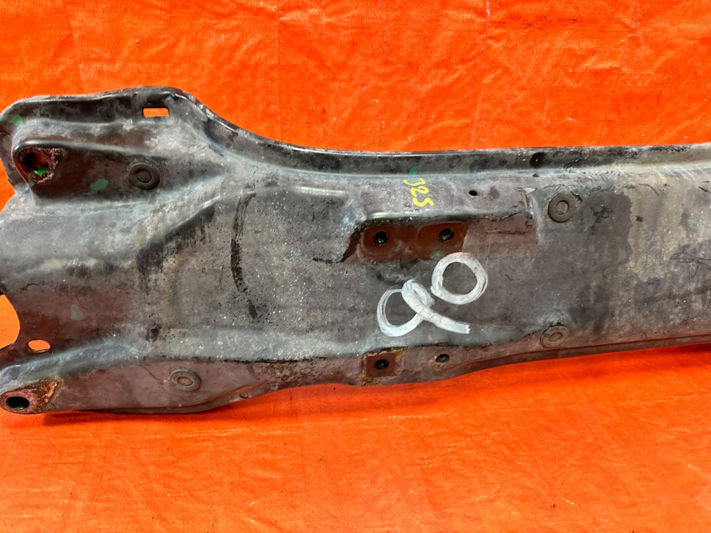 90 91 HONDA CIVIC HATCHBACK   FRONT SUBFRAME FRONT PORTION   OEM 32518