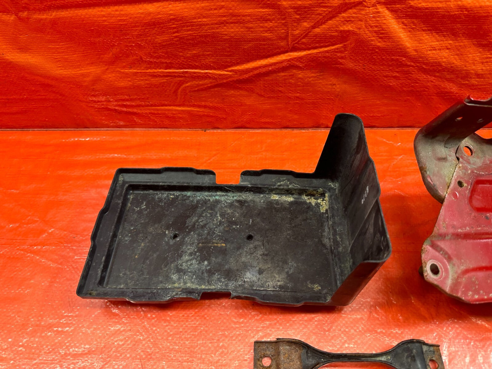 06 11 HONDA CIVIC   BATTERY TRAY AND PLASTIC COMBO   OEM OE #2047