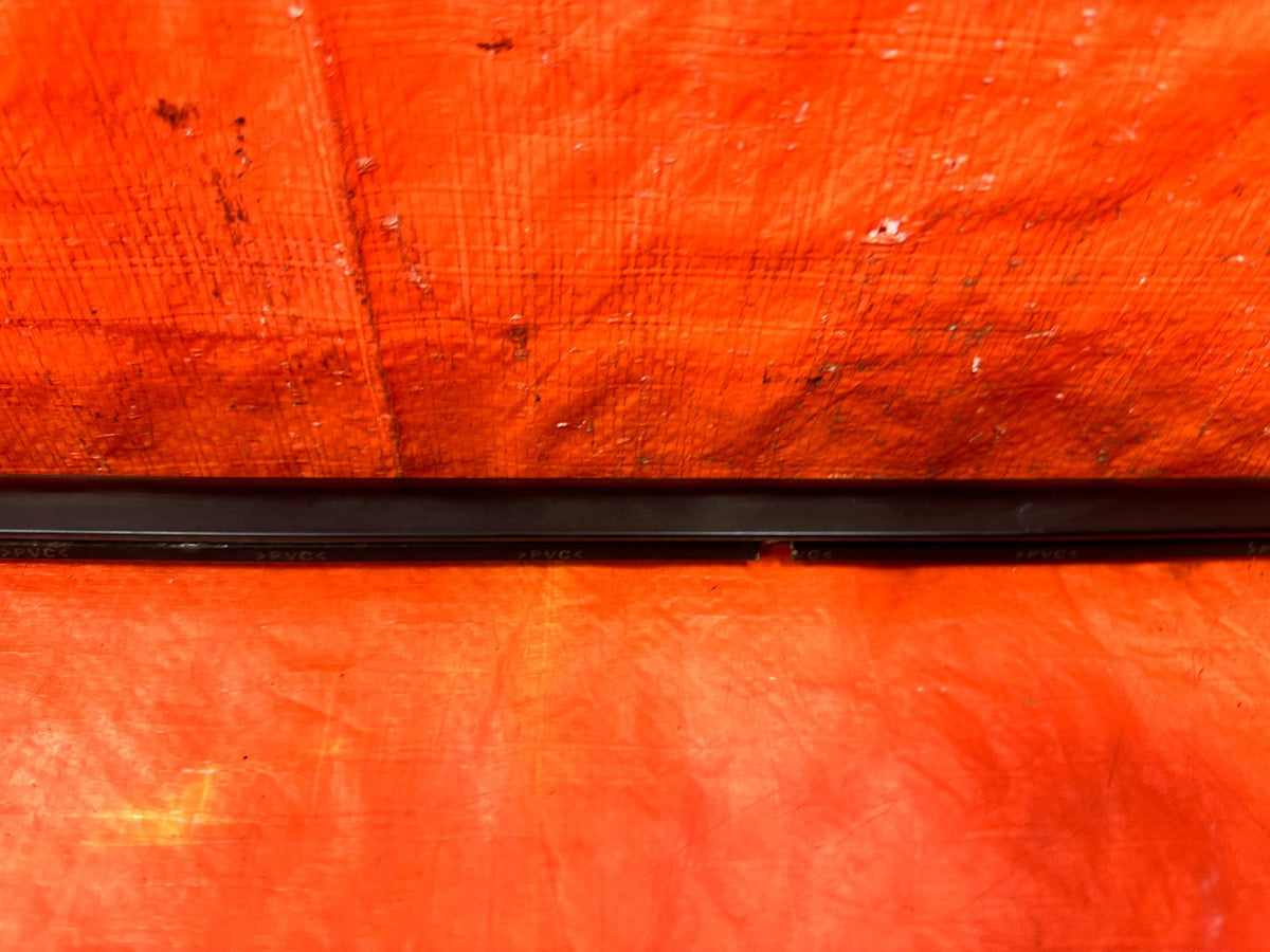 04-11 MAZDA RX8 RX-8 - PASSENGER RIGHT EXTERIOR WINDOW GLASS TRIM - OEM #3032