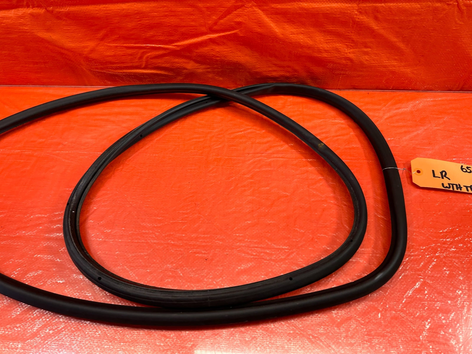 10 16 PORSCHE PANAMERA   DRIVER LEFT REAR DOOR WEATHER STRIP RUBBER   OEM #657