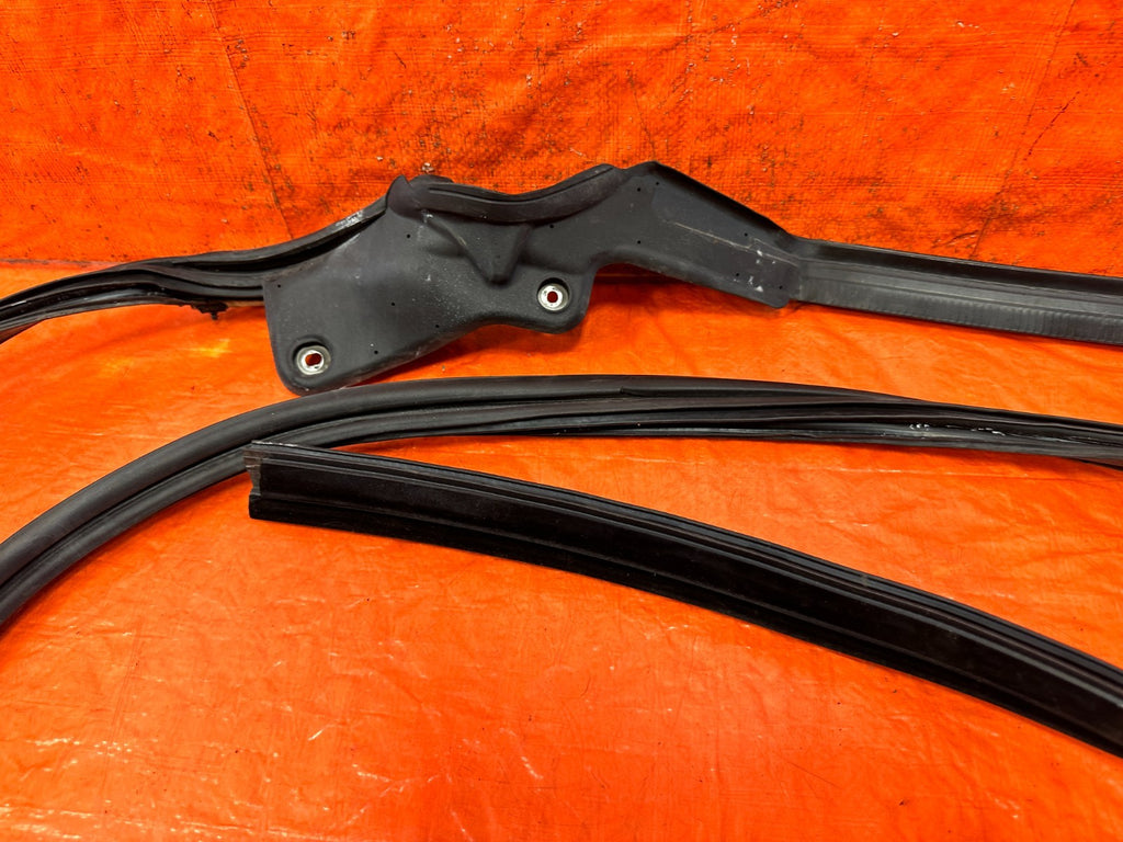 09 15 INFINITI G37 CONVERTIBLE REAR CONVERTIBLE TOP WEATHER STRIP RUBBER GASKET8
