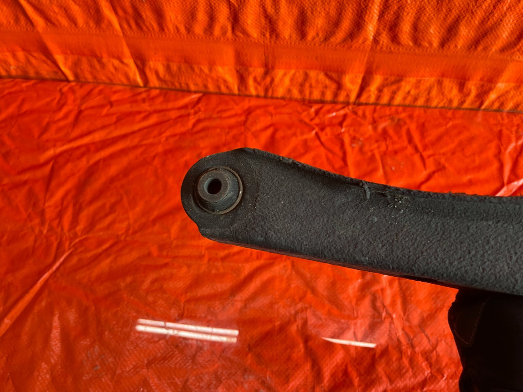 97 01 HONDA CR V CRV   REAR LOWER CONTROL ARM   PASSENGER RIGHT SIDE   OEM #537