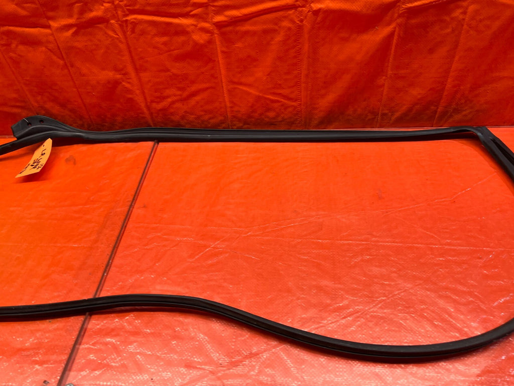 04 08 ACURA TSX   DRIVER LEFT REAR DOOR WEATHER STRIP TRIM SEAL GASKET OEM 1566