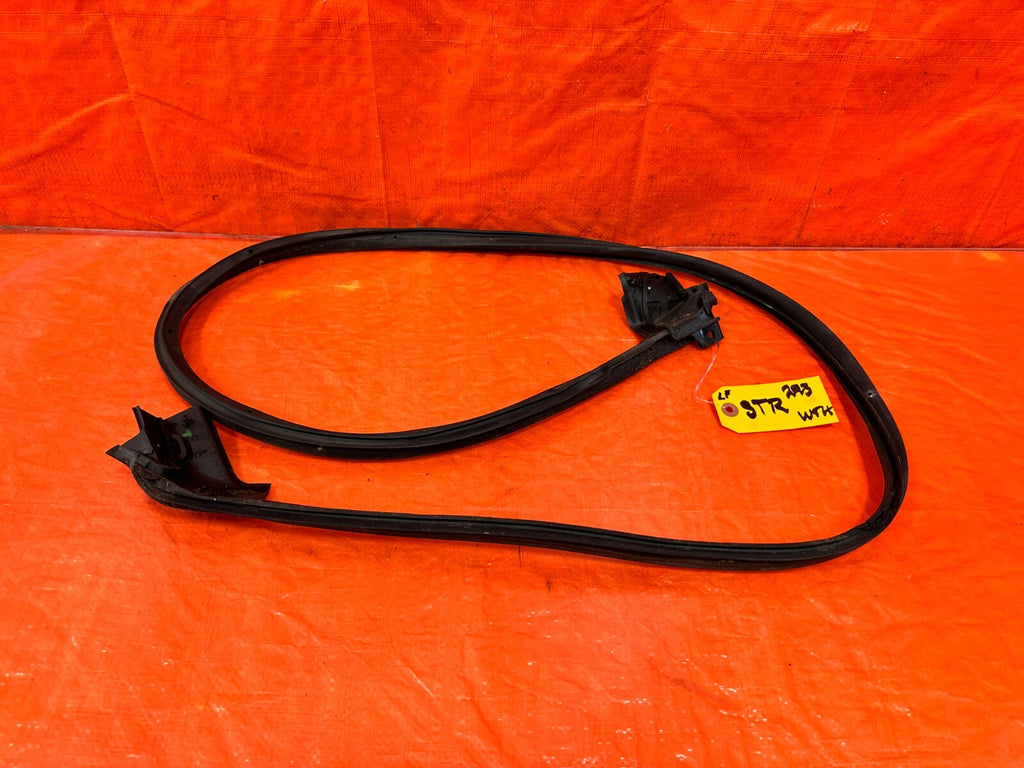 FRS BRZ & 86   DRIVER LEFT   LOWER DOOR MOUNTED WEATHER STRIP RUBBER GASKET 2930