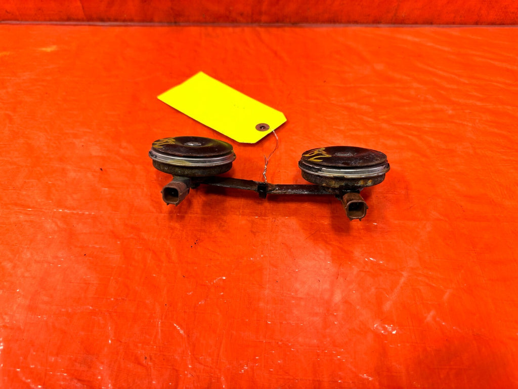 05 06 ACURA RSX   HORN COMBO SET   HORNS HIGH AND LOW   05 06 MODEL   OEM OE 2804