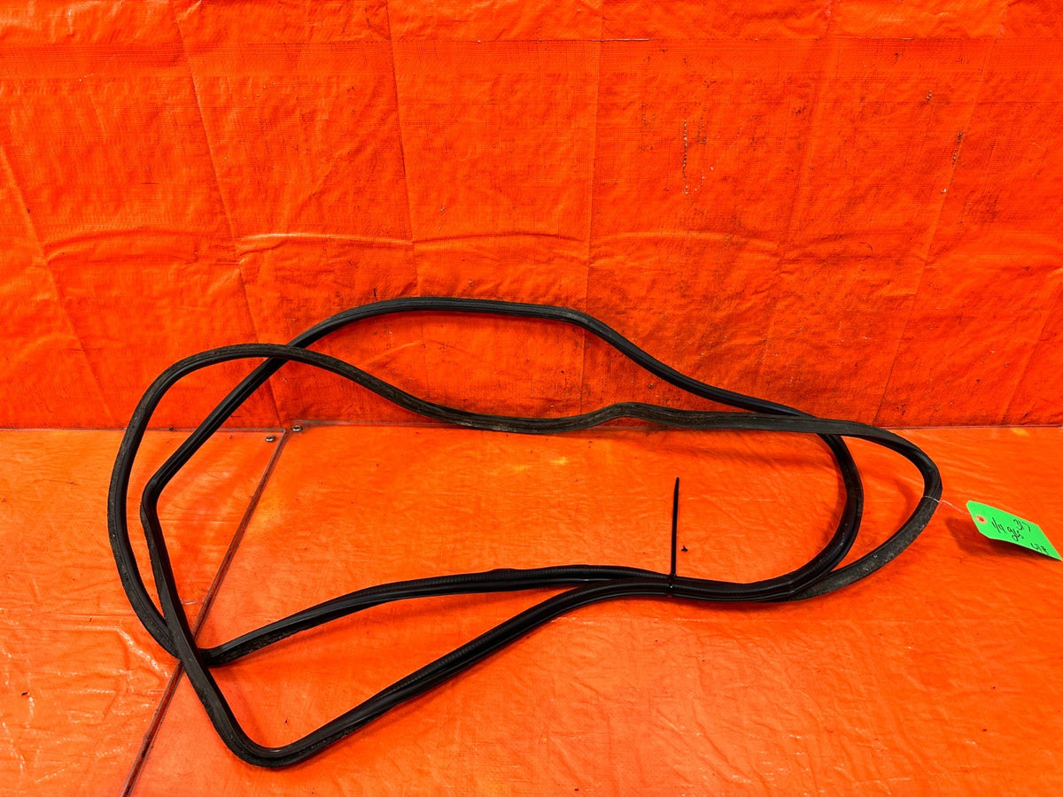 90-91 HONDA CIVIC HATCHBACK - LEFT & RIGHT  QUARTER GLASS WEATHER STRIP OEM 3170