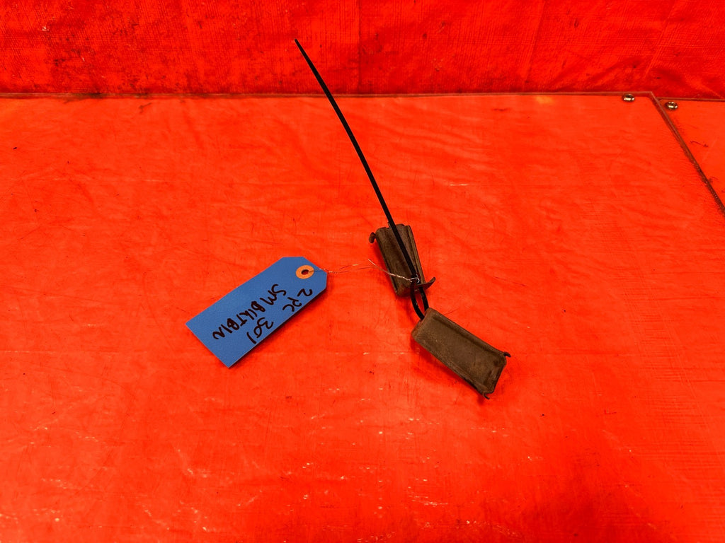 97 01 HONDA CR V CRV   FENDER RETAINER STAY BRACKETS  LEFT RIGHT OEM #3010