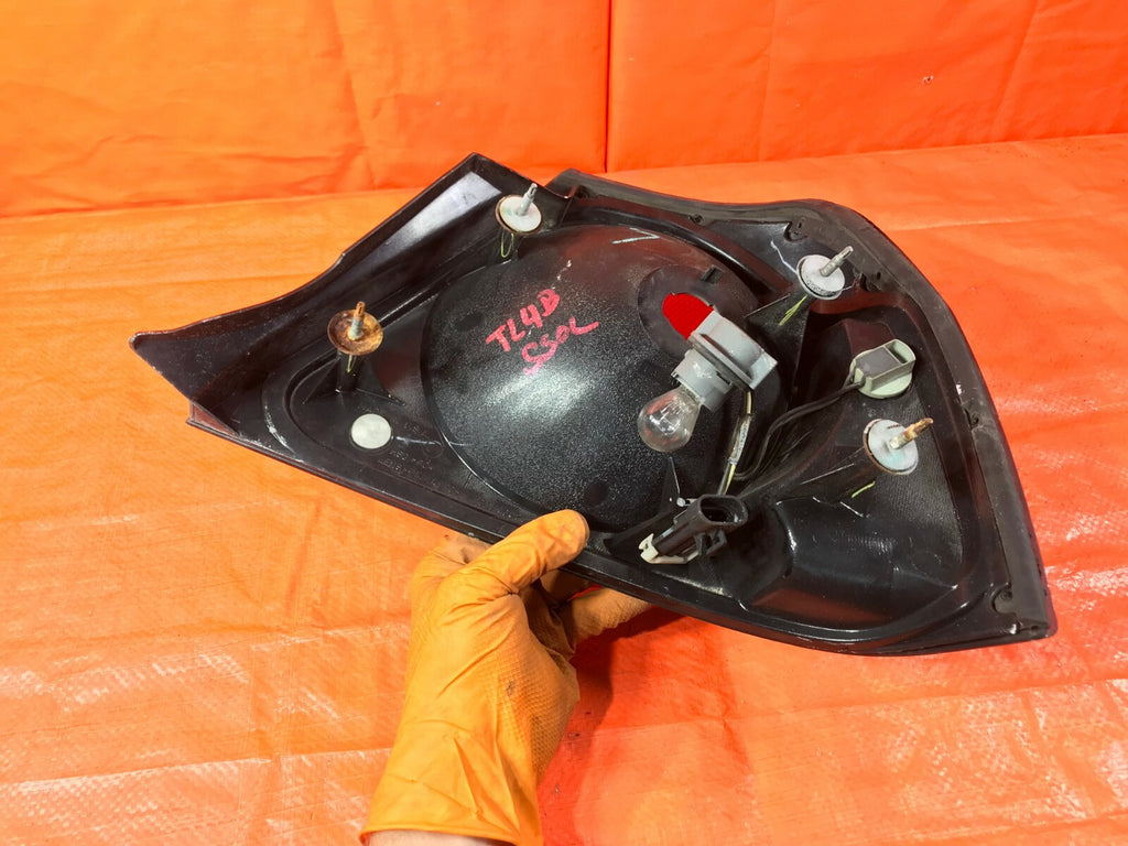 OEM 2004 2005 CHEVROLET IMPALA DRIVER LEFT OUTER TAIL LIGHT LAMP 04 05 165252617