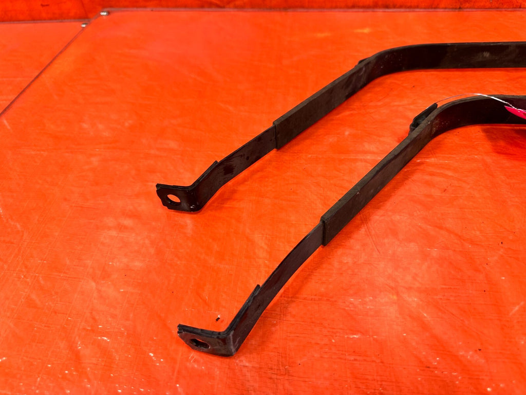 08 15 INFINITI G37 COUPE GAS GASOLINE FUEL TANK MOUNTING STRAPS BAND SET OEM 27810