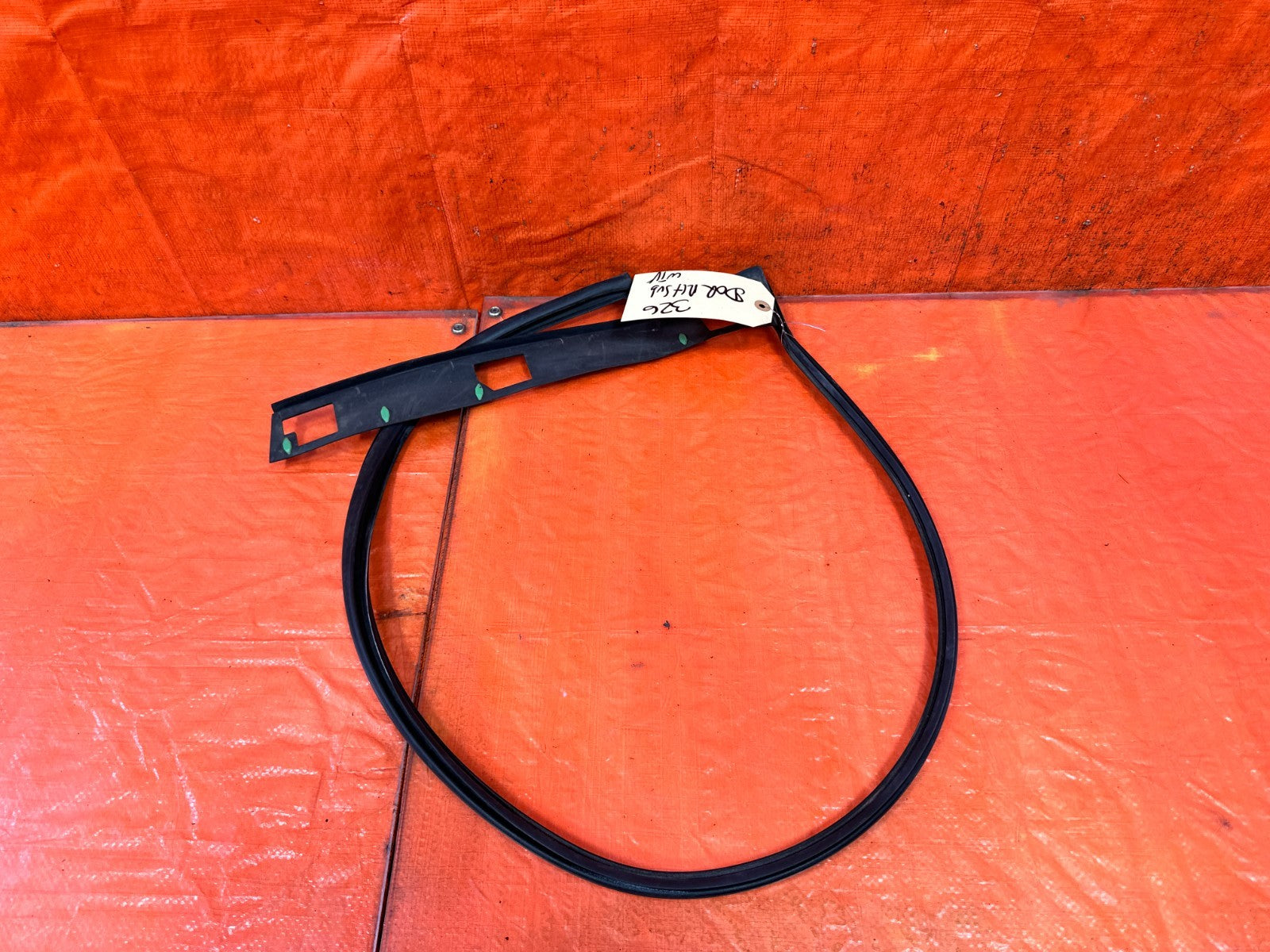 90 91 HONDA CIVIC HATCHBACK   RIGHT DOOR WINDOW GLASS SUB SEAL   OEM 3275