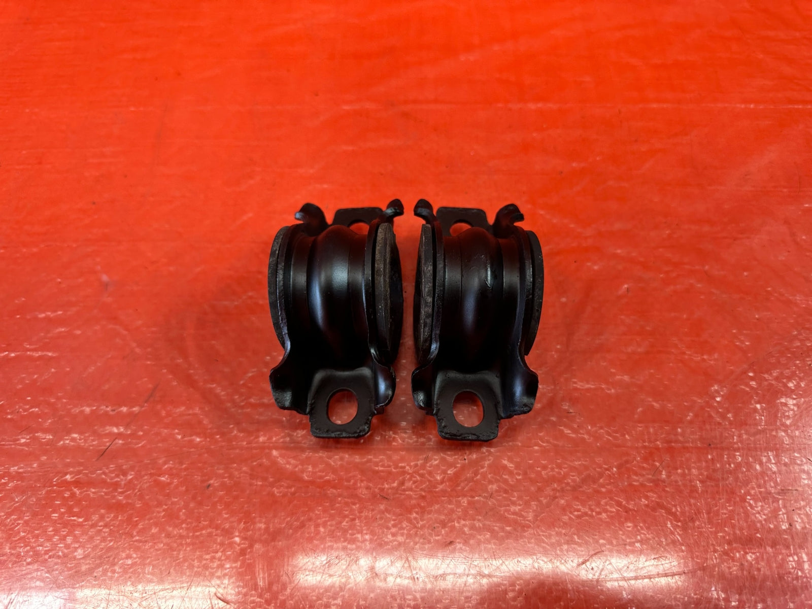 08 15 INFINITI G37 & Q60 COUPE   LEFT & RIGHT REAR SWAY BAR BRACKETS   OEM #1885