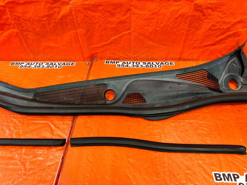 02 10 LEXUS SC430   WINDSHIELD WIPER COWL TRIM PLASTIC   OEM FACTORY #2617
